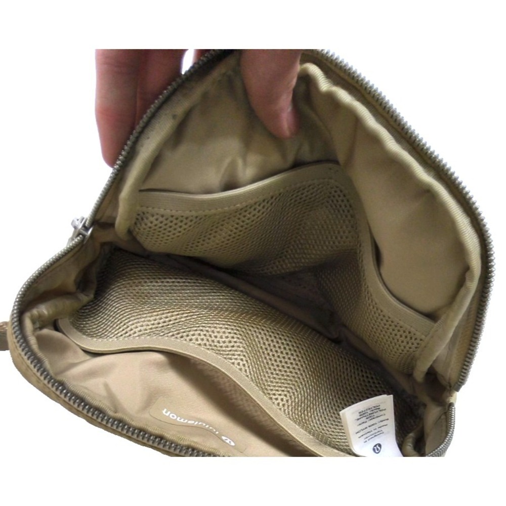Lululemon Everywhere Belt Bag - Picture 5 of 6